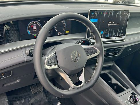 New 2026 Volkswagen Tiguan SE AWD/4WD image 10