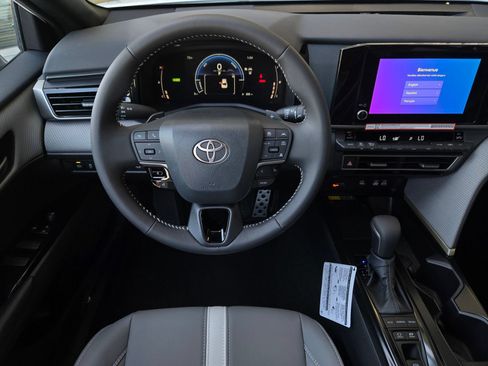 Used 2026 Toyota Camry SE FWD image 12