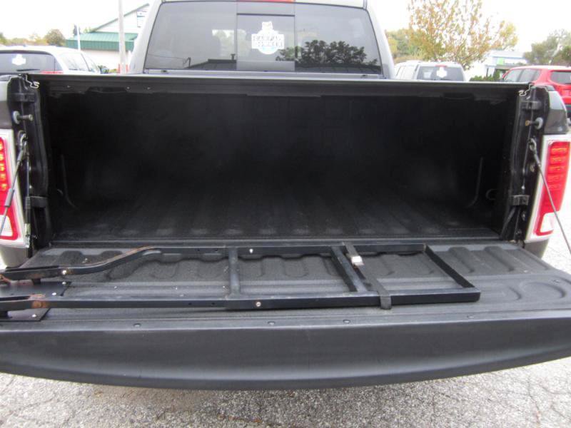 Used 2018 RAM 1500 Laramie AWD/4WD image 41