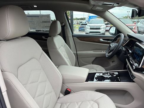 New 2026 Volkswagen Atlas SE FWD image 8