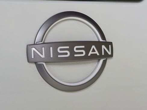 Used 2025 Nissan Frontier SV image 11