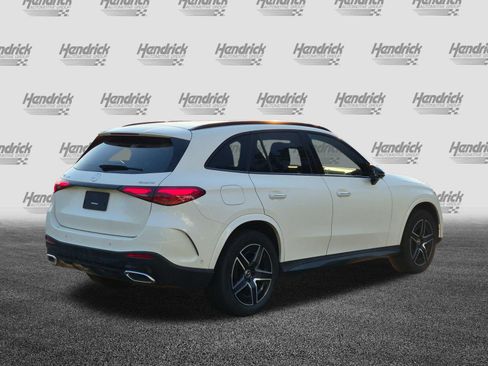 Used 2025 Mercedes-Benz GLC 300 4MATIC image 10
