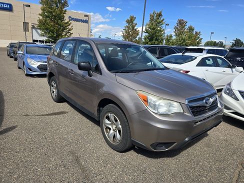 Used 2014 Subaru Forester 2.5i AWD/4WD image 8