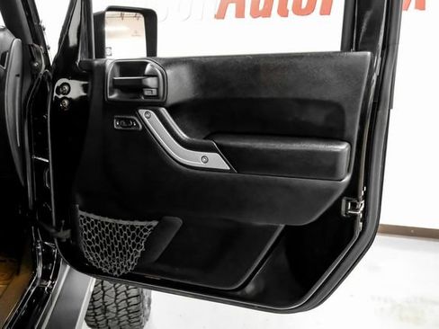 Used 2018 Jeep Wrangler Unlimited Sahara w/ Connectivity Group image 39