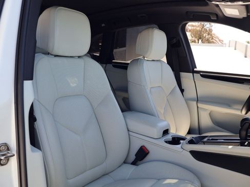 Certified 2023 Porsche Macan S AWD/4WD image 24