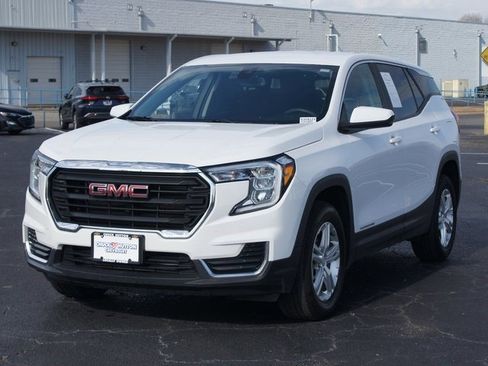 Used 2024 GMC Terrain SLE image 2