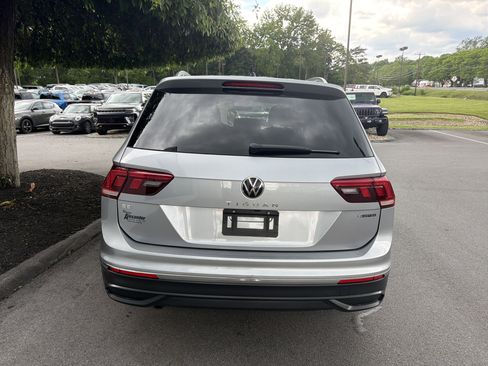 Used 2024 Volkswagen Tiguan SE AWD/4WD image 4