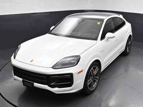 Used 2024 Porsche Cayenne Turbo AWD/4WD image 15