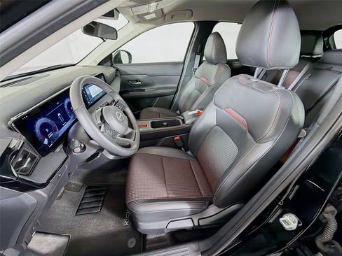 Used 2025 Nissan Kicks SR AWD/4WD image 11