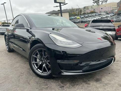 Used 2018 Tesla Model 3 Mid Range RWD image 1