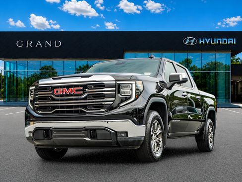 Used 2025 GMC Sierra 1500 SLT AWD/4WD image 2