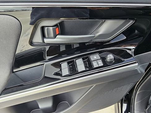 Certified 2025 Subaru Solterra Premium image 27