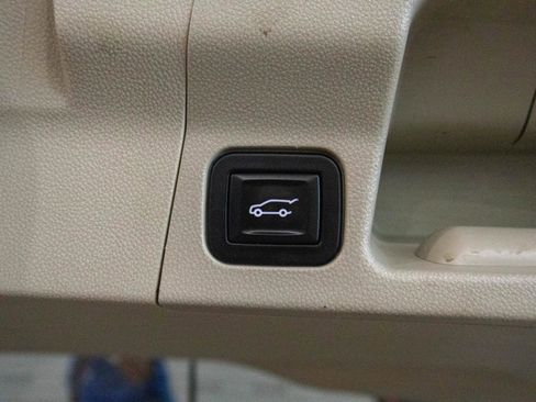 Used 2018 GMC Acadia Denali w/ LPO, Cargo Package FWD image 25