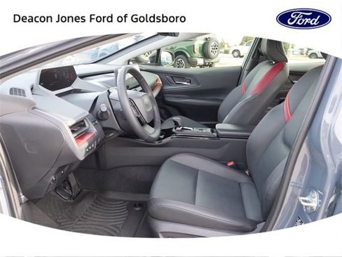 Used 2024 Toyota Prius Prime XSE Premium image 16