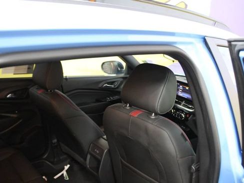 Used 2024 Chevrolet Trax RS w/ Sunroof Package FWD image 12