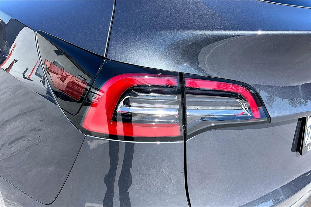 Used 2023 Tesla Model Y 2WD image 21