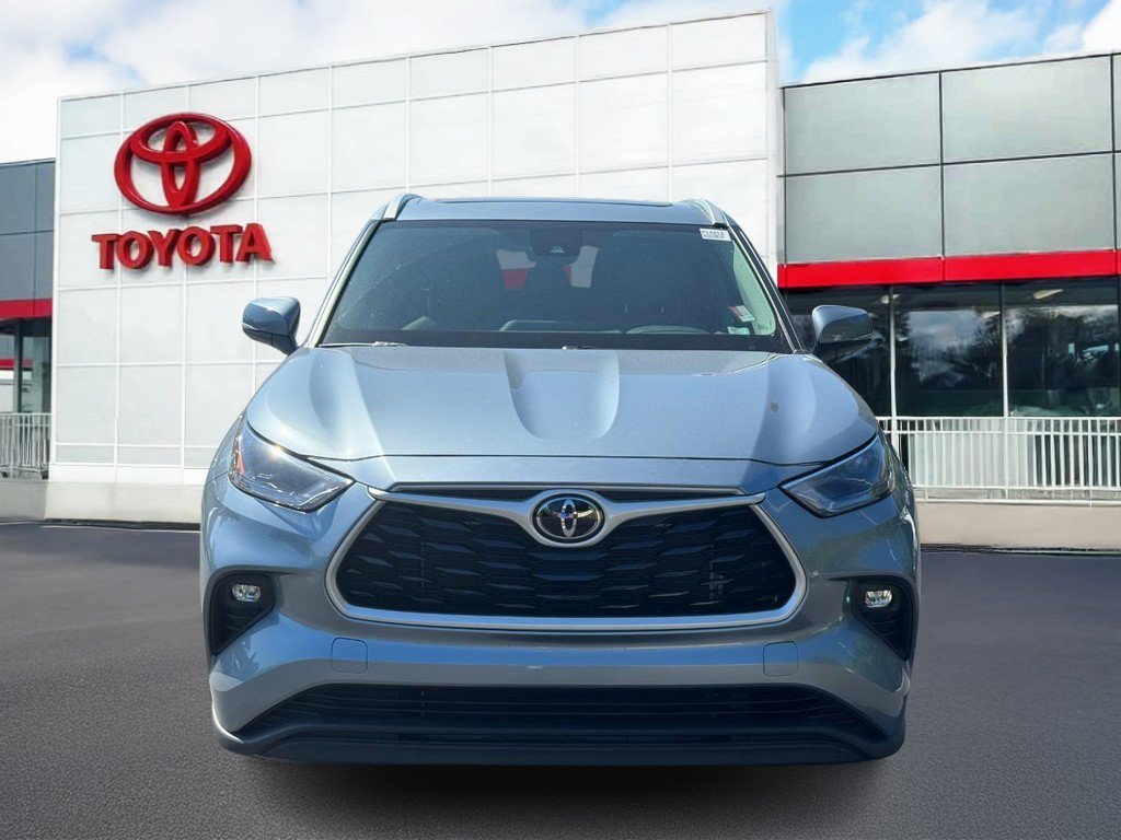 Used 2022 Toyota Highlander XLE AWD/4WD image 13