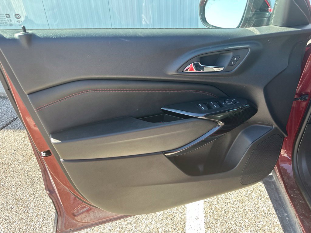 Used 2025 Chevrolet Trax RS w/ Driver Confidence Package FWD image 13