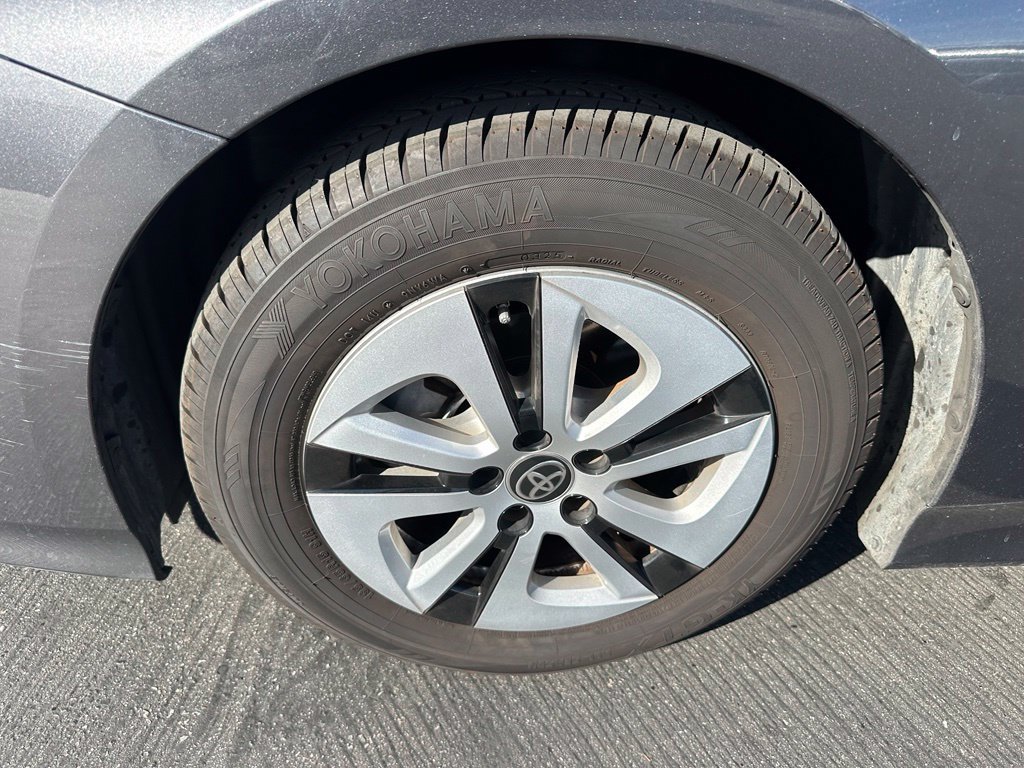 Used 2016 Toyota Prius Four FWD image 7