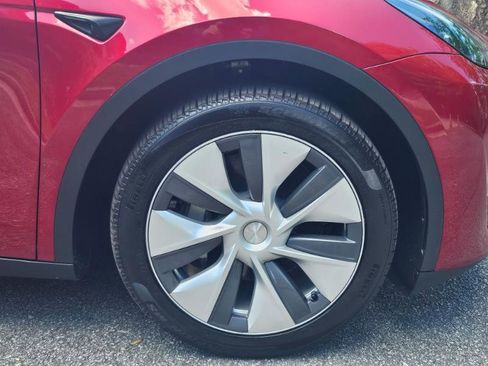 Used 2024 Tesla Model Y Long Range AWD/4WD image 17