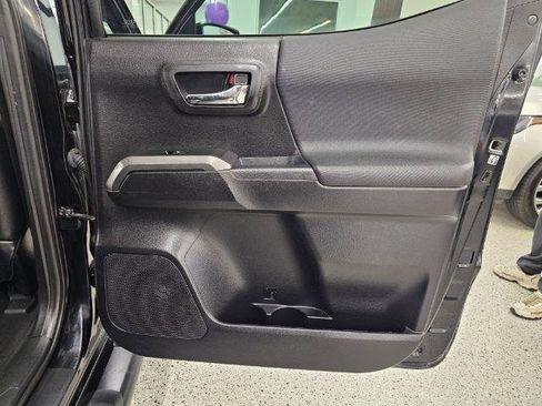 Used 2019 Toyota Tacoma TRD Off-Road image 28