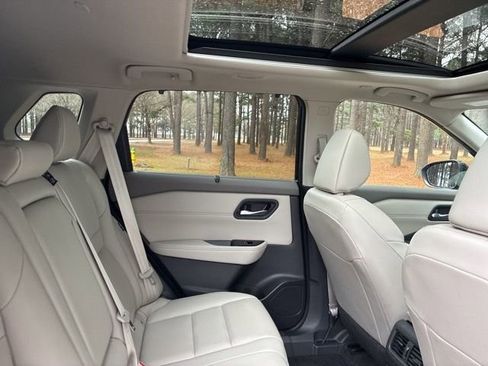 Used 2023 Nissan Rogue SL w/ SL Premium Package image 24