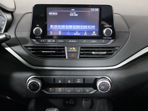 Used 2024 Nissan Altima 2.5 S FWD image 24