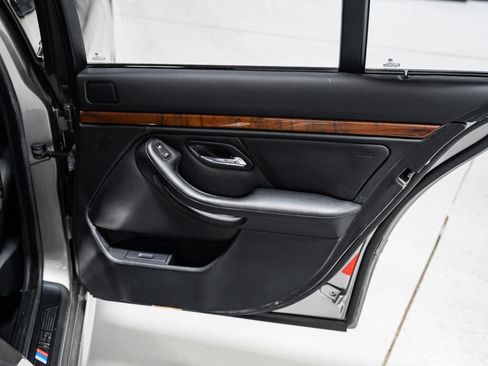 Used 2003 BMW M5 image 30