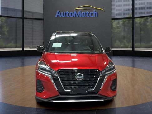 Used 2023 Nissan Kicks SR w/ SR Premium Package FWD image 3