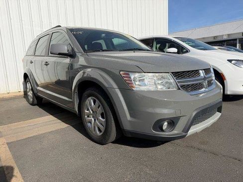 Used 2019 Dodge Journey SE image 2