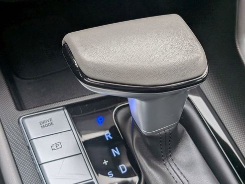 Used 2025 Hyundai Elantra SEL image 19