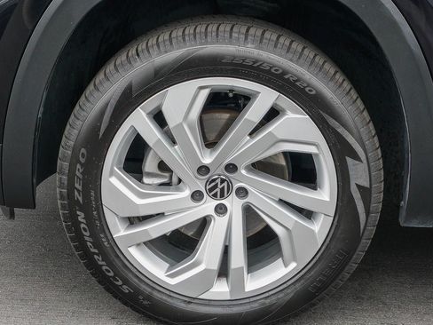 Certified 2023 Volkswagen Atlas SE w/ Black Wheel Package FWD image 11
