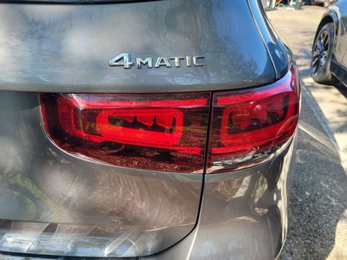 Used 2023 Mercedes-Benz GLB 250 4MATIC w/ Premium Package image 16
