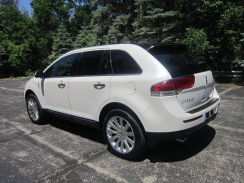 Used 2015 Lincoln MKX AWD w/ Equipment Group 102A image 19