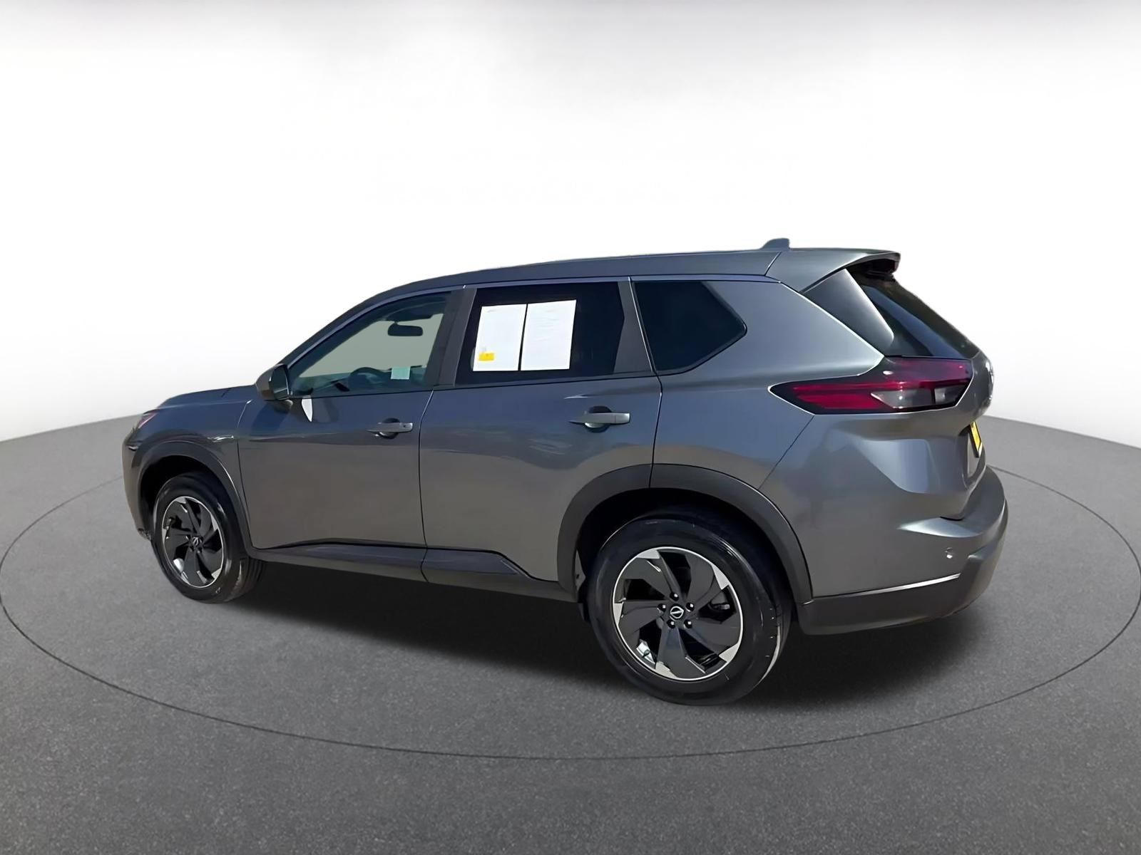 Used 2025 Nissan Rogue SV AWD/4WD image 9