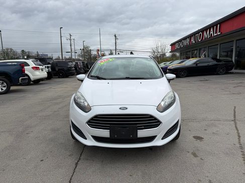 Used 2015 Ford Fiesta SE image 5