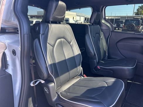 Used 2024 Chrysler Pacifica Limited w/ S Appearance Package image 26