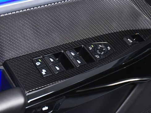 Used 2025 BMW 740i image 11