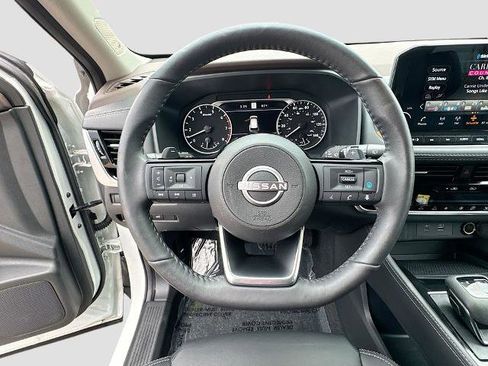 Used 2023 Nissan Rogue SL w/ SL Premium Package image 10