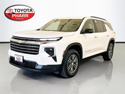 Used 2024 Chevrolet Traverse LT w/ LPO, Floor Liner Package FWD image 1