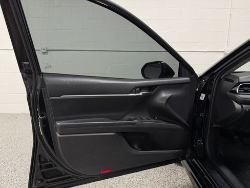 Used 2022 Toyota Camry SE FWD image 10