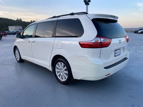 Used 2017 Toyota Sienna XLE w/ XLE Navigation Package AWD/4WD image 6