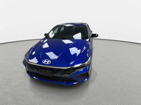 Used 2025 Hyundai Elantra Sport FWD image 4