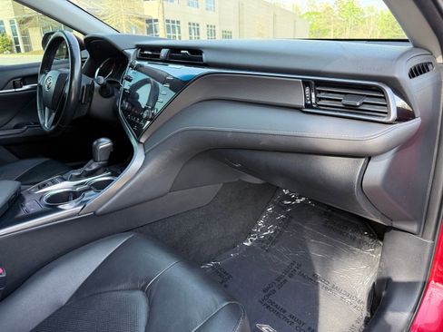 Used 2019 Toyota Camry XSE image 24