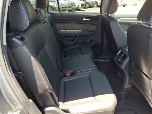 Used 2023 Volkswagen Atlas SEL AWD/4WD image 14
