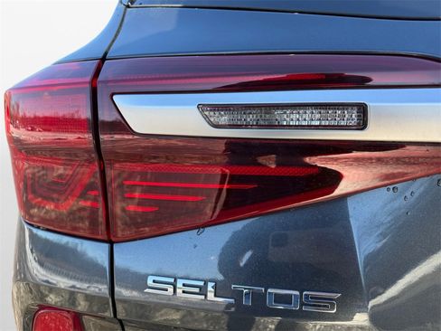 Used 2021 Kia Seltos EX image 21