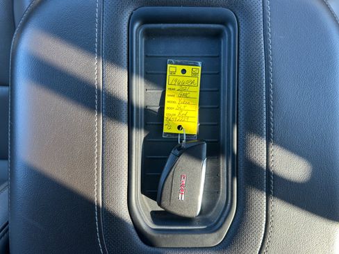 Used 2021 GMC Yukon SLT w/ SLT Luxury Package image 31