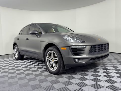 Used 2018 Porsche Macan AWD/4WD image 7