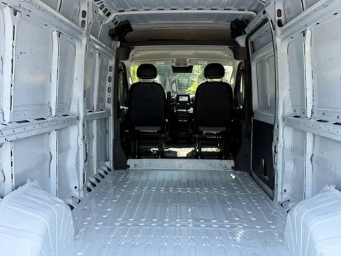 Used 2023 RAM ProMaster 2500 FWD image 3