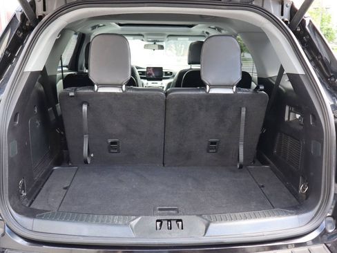 Used 2021 Ford Explorer XLT w/ Equipment Group 202A AWD/4WD image 4